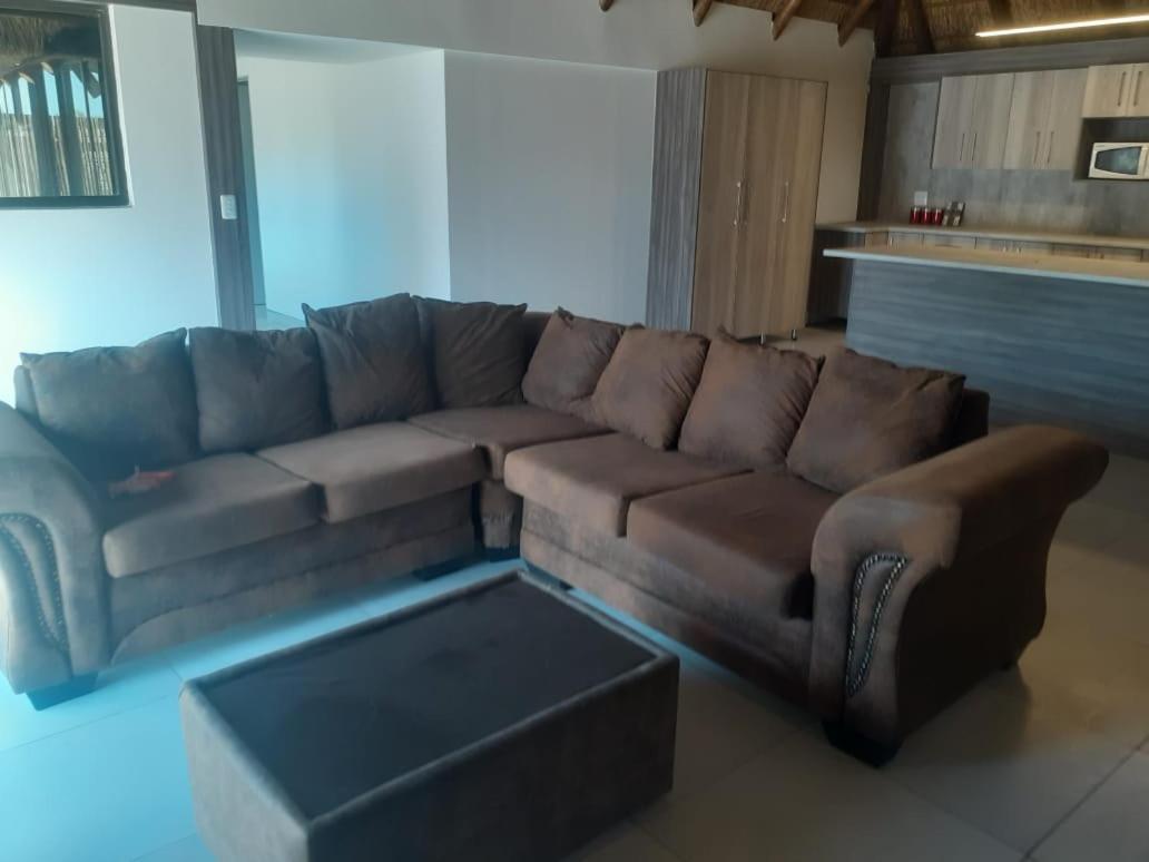 12 On Vaal Drive Guesthouse Vanderbijlpark Εξωτερικό φωτογραφία