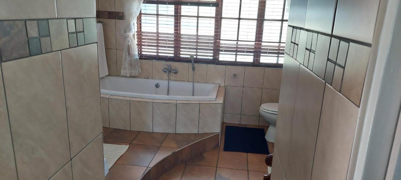 12 On Vaal Drive Guesthouse Vanderbijlpark Εξωτερικό φωτογραφία