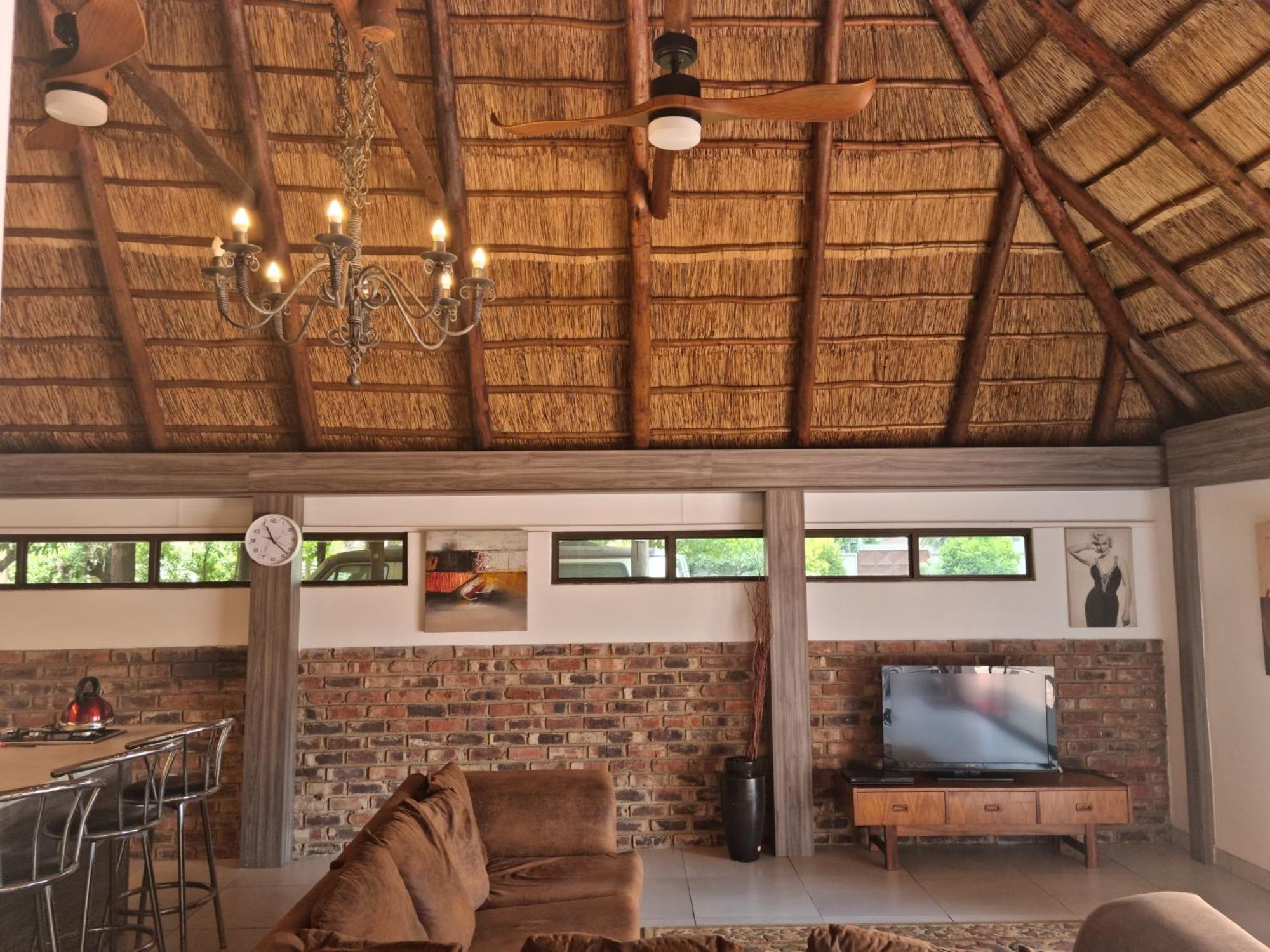12 On Vaal Drive Guesthouse Vanderbijlpark Εξωτερικό φωτογραφία
