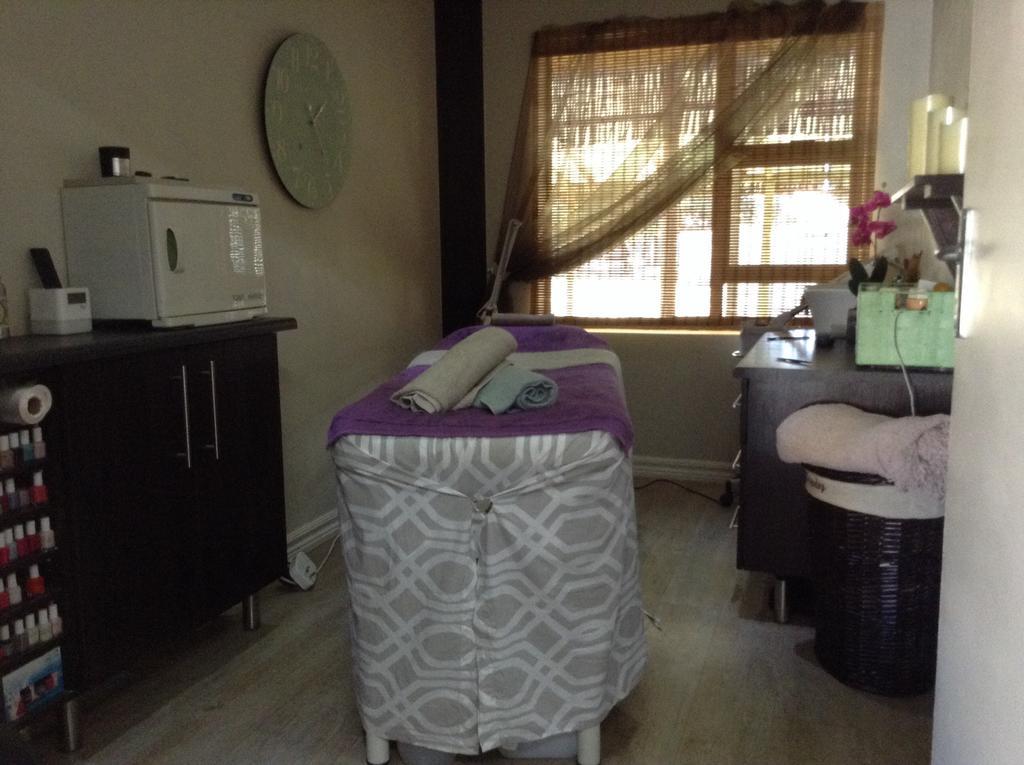 12 On Vaal Drive Guesthouse Vanderbijlpark Εξωτερικό φωτογραφία
