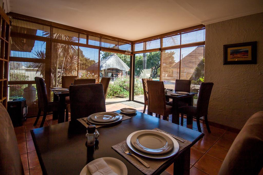 12 On Vaal Drive Guesthouse Vanderbijlpark Εξωτερικό φωτογραφία