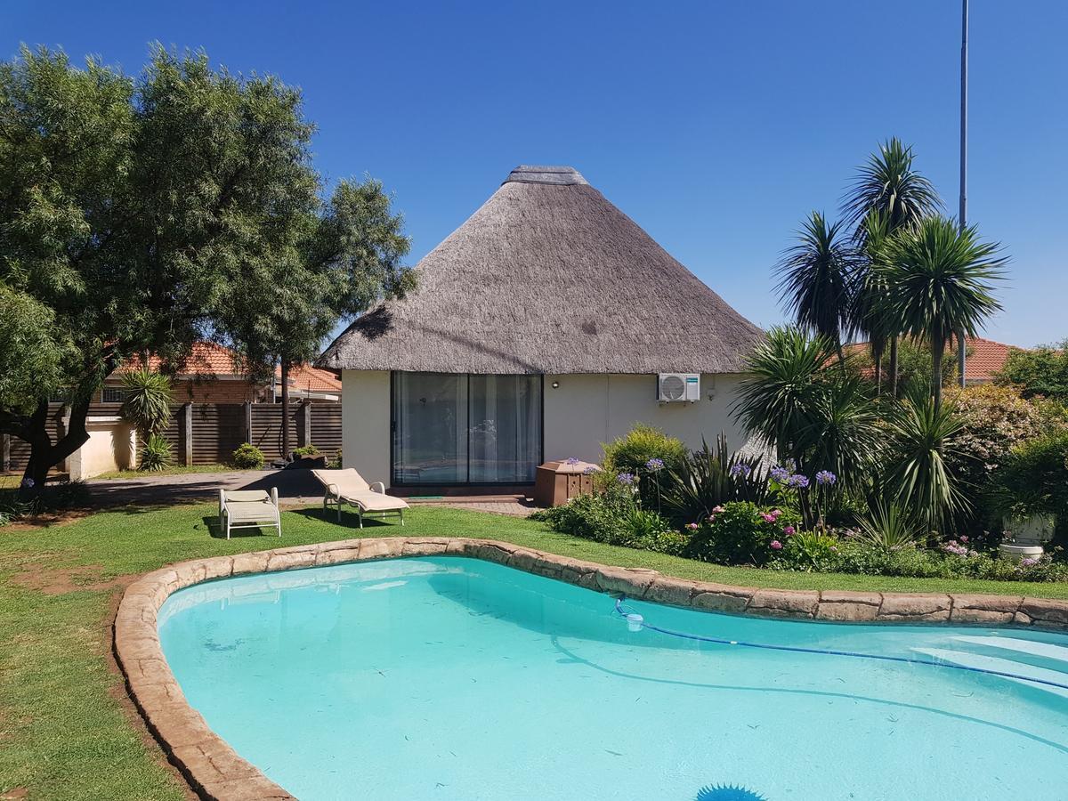 12 On Vaal Drive Guesthouse Vanderbijlpark Εξωτερικό φωτογραφία