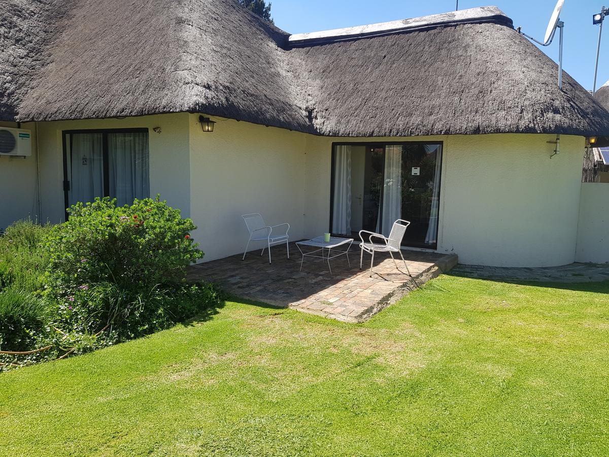 12 On Vaal Drive Guesthouse Vanderbijlpark Εξωτερικό φωτογραφία