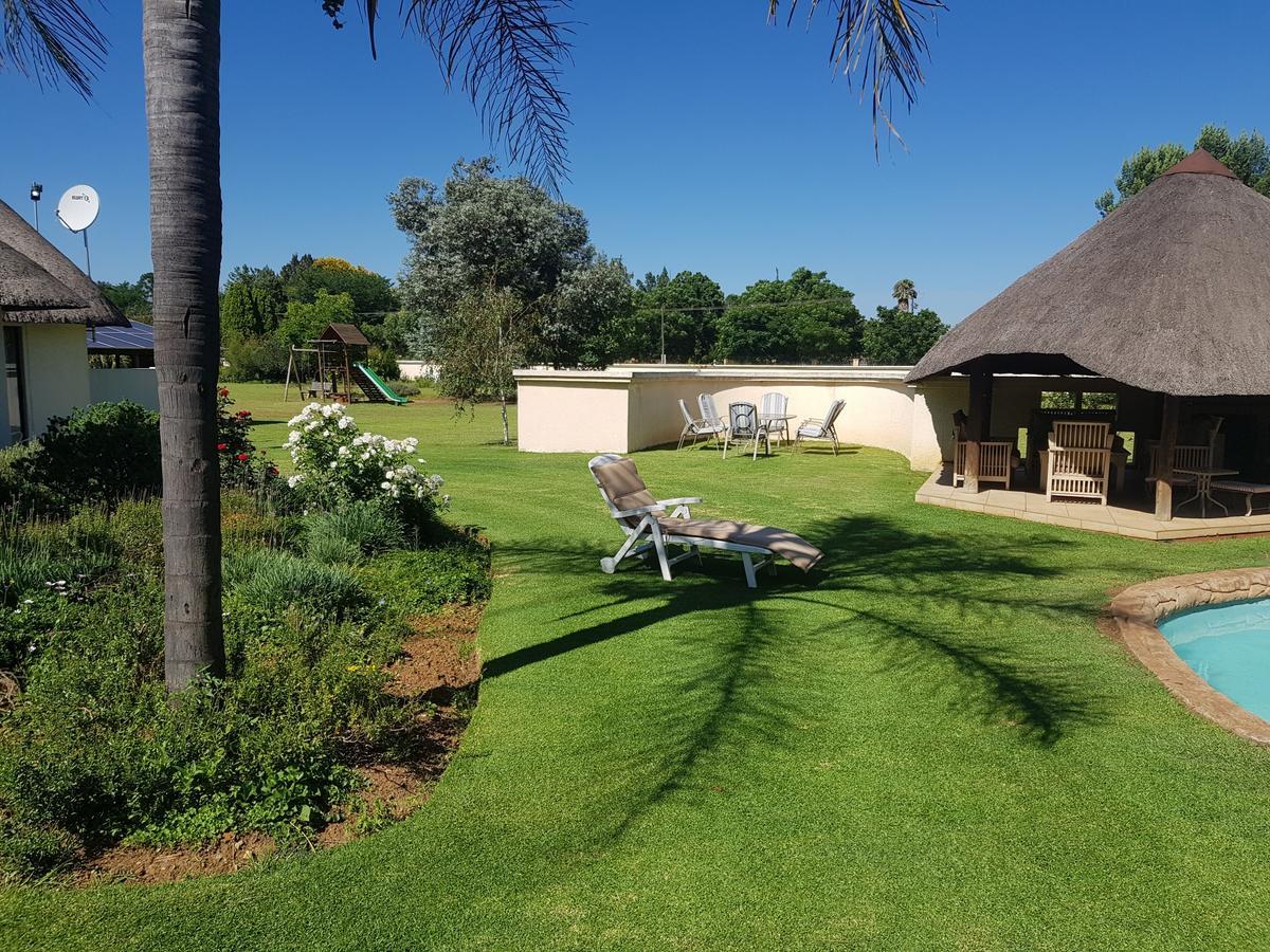 12 On Vaal Drive Guesthouse Vanderbijlpark Εξωτερικό φωτογραφία