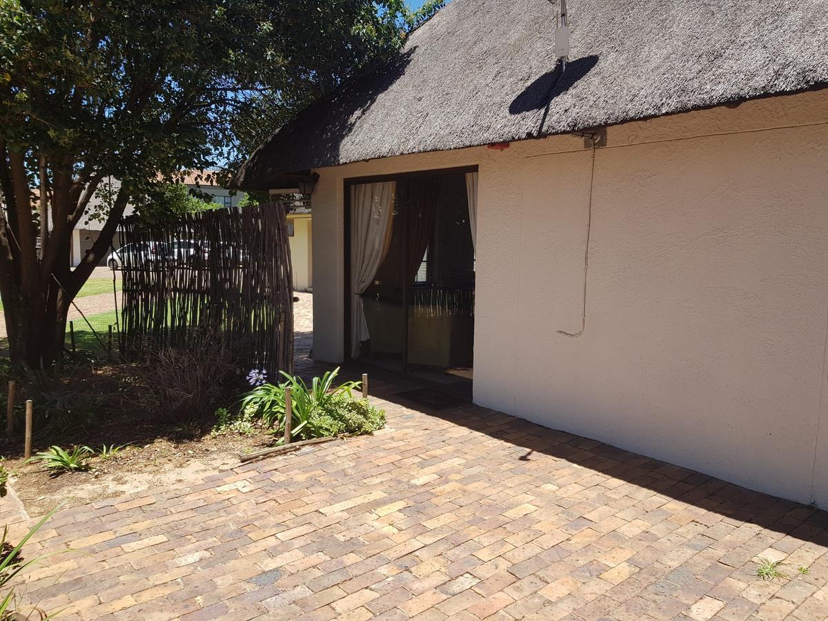12 On Vaal Drive Guesthouse Vanderbijlpark Εξωτερικό φωτογραφία