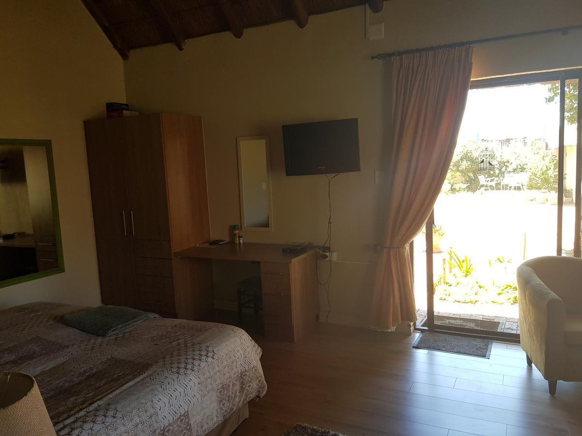12 On Vaal Drive Guesthouse Vanderbijlpark Εξωτερικό φωτογραφία