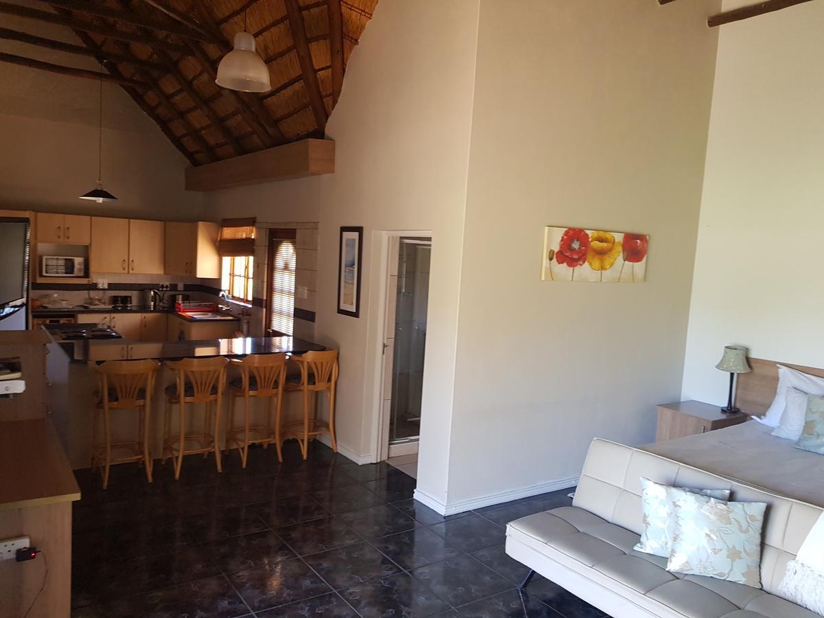 12 On Vaal Drive Guesthouse Vanderbijlpark Εξωτερικό φωτογραφία