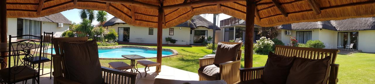 12 On Vaal Drive Guesthouse Vanderbijlpark Εξωτερικό φωτογραφία