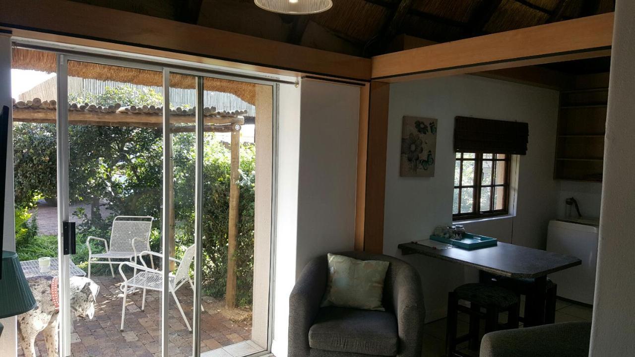 12 On Vaal Drive Guesthouse Vanderbijlpark Εξωτερικό φωτογραφία