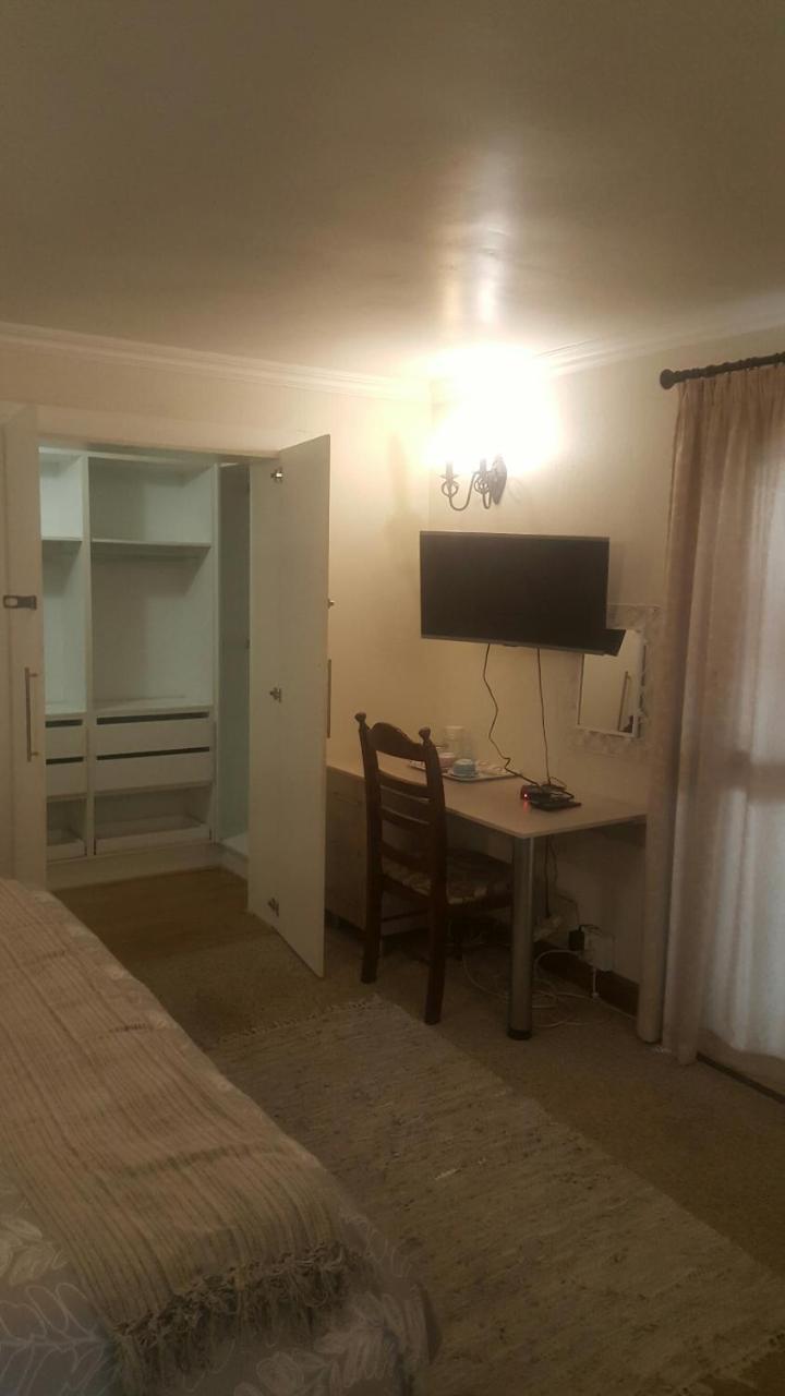 12 On Vaal Drive Guesthouse Vanderbijlpark Εξωτερικό φωτογραφία